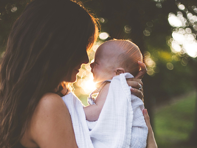 Complicité entre une mère et son enfant