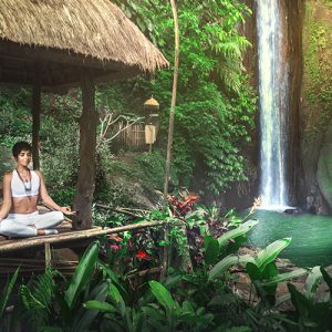 femme meditation cascade eau